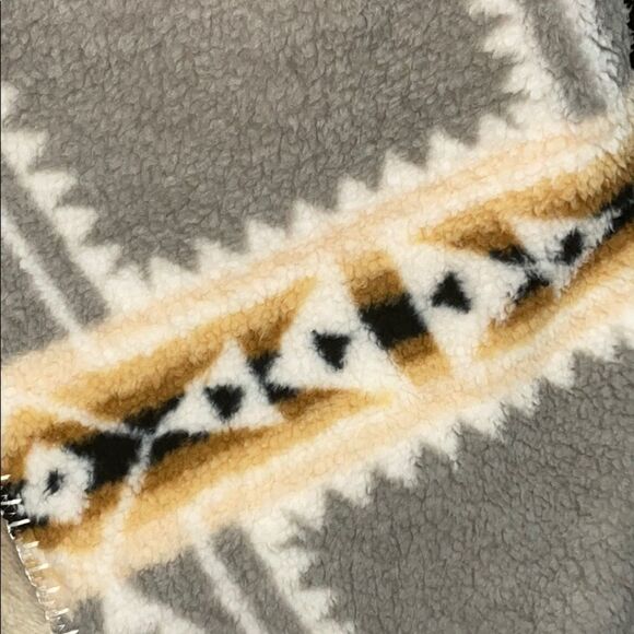 NWT!! Pendleton Crossroads Aztec Sherpa Throw!! - Picture 5 of 11